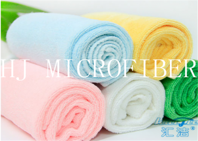 Serviette utile adaptée aux besoins du client de Mutifunctional de serviettes de Bath de Microfiber de taille et de densité de couleur pour la maison utilisant