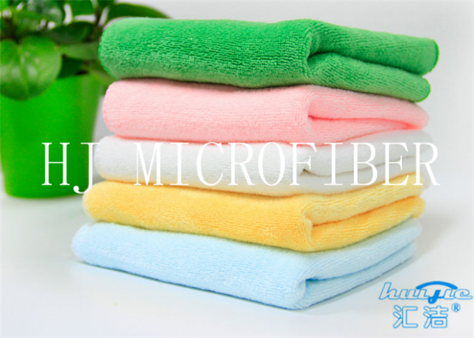 Serviette utile adaptée aux besoins du client de Mutifunctional de serviettes de Bath de Microfiber de taille et de densité de couleur pour la maison utilisant