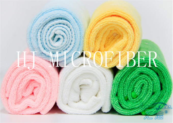 Serviette utile adaptée aux besoins du client de Mutifunctional de serviettes de Bath de Microfiber de taille et de densité de couleur pour la maison utilisant