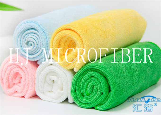 Serviette utile adaptée aux besoins du client de Mutifunctional de serviettes de Bath de Microfiber de taille et de densité de couleur pour la maison utilisant